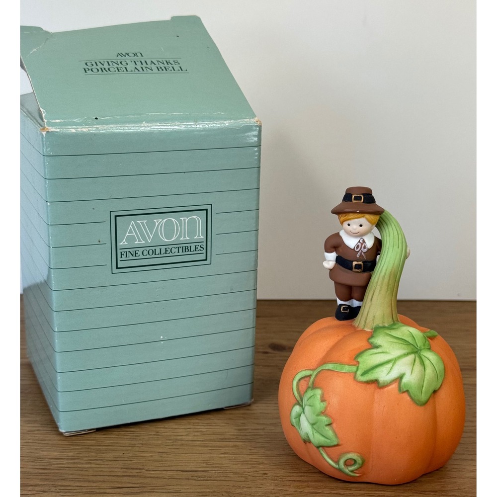 Avon Giving Thanks Porcelain Bell 1990 Pilgrim Pumpkin Thanksgiving Figurine